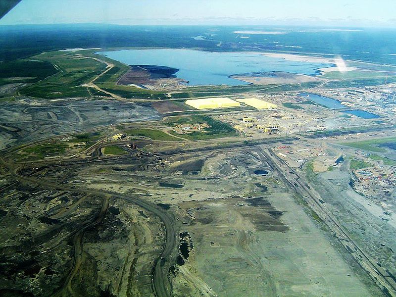 Tagebau in den Athabasca-Ölsanden in Alberta