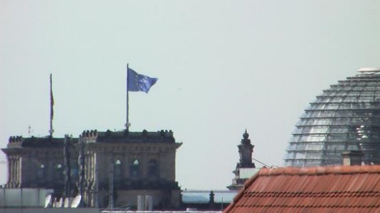 EU-Flagge auf dem Reichstag